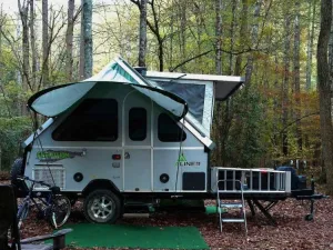 A-Frame Teardrop Trailer Visor Silver / Kelly Green Trim