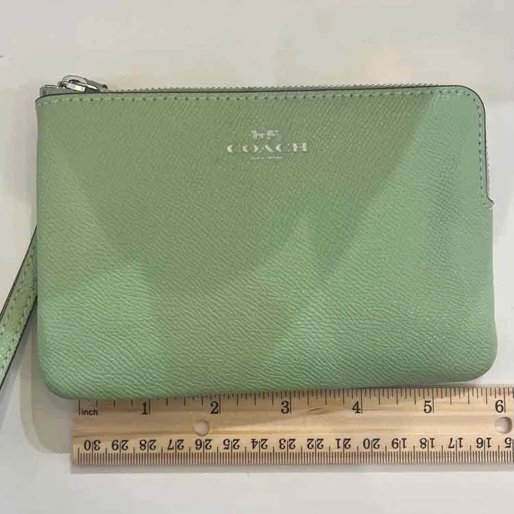 Coach Corner Zip Wristlet Green